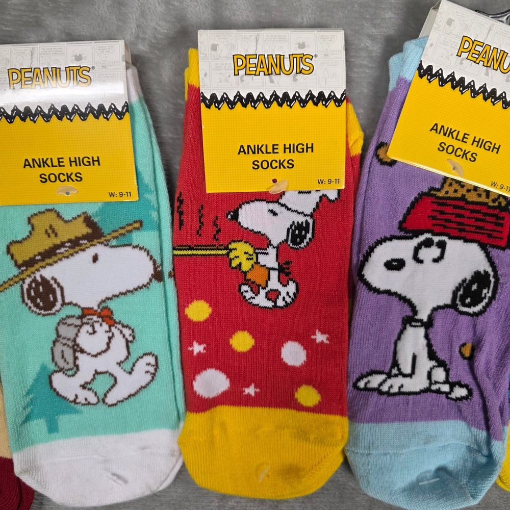Peanuts Snoopy Ankle High Socks 5-Pack Women Size 9-11 Multi-Color NEW Gift Set - Picture 3 of 8